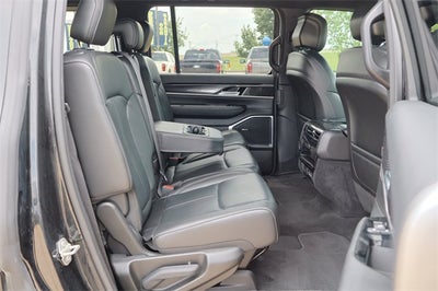 2023 Jeep Wagoneer Base