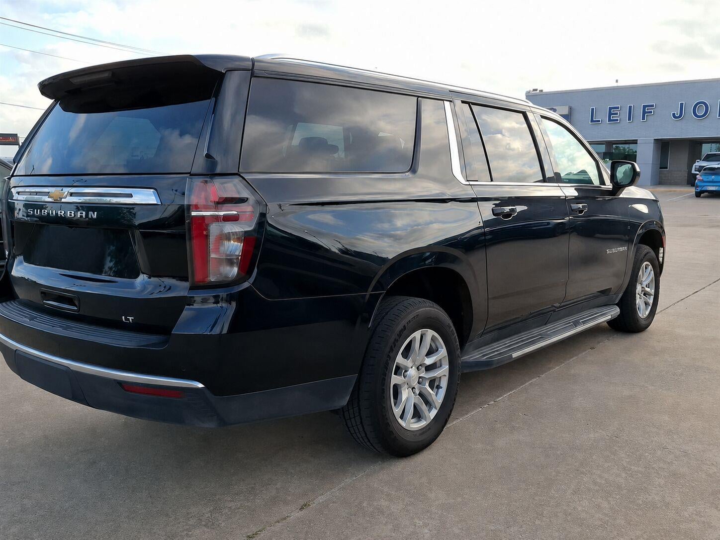 2024 Chevrolet Suburban LT