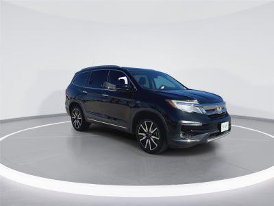2020 Honda Pilot Touring w/Rear Captain's Chairs