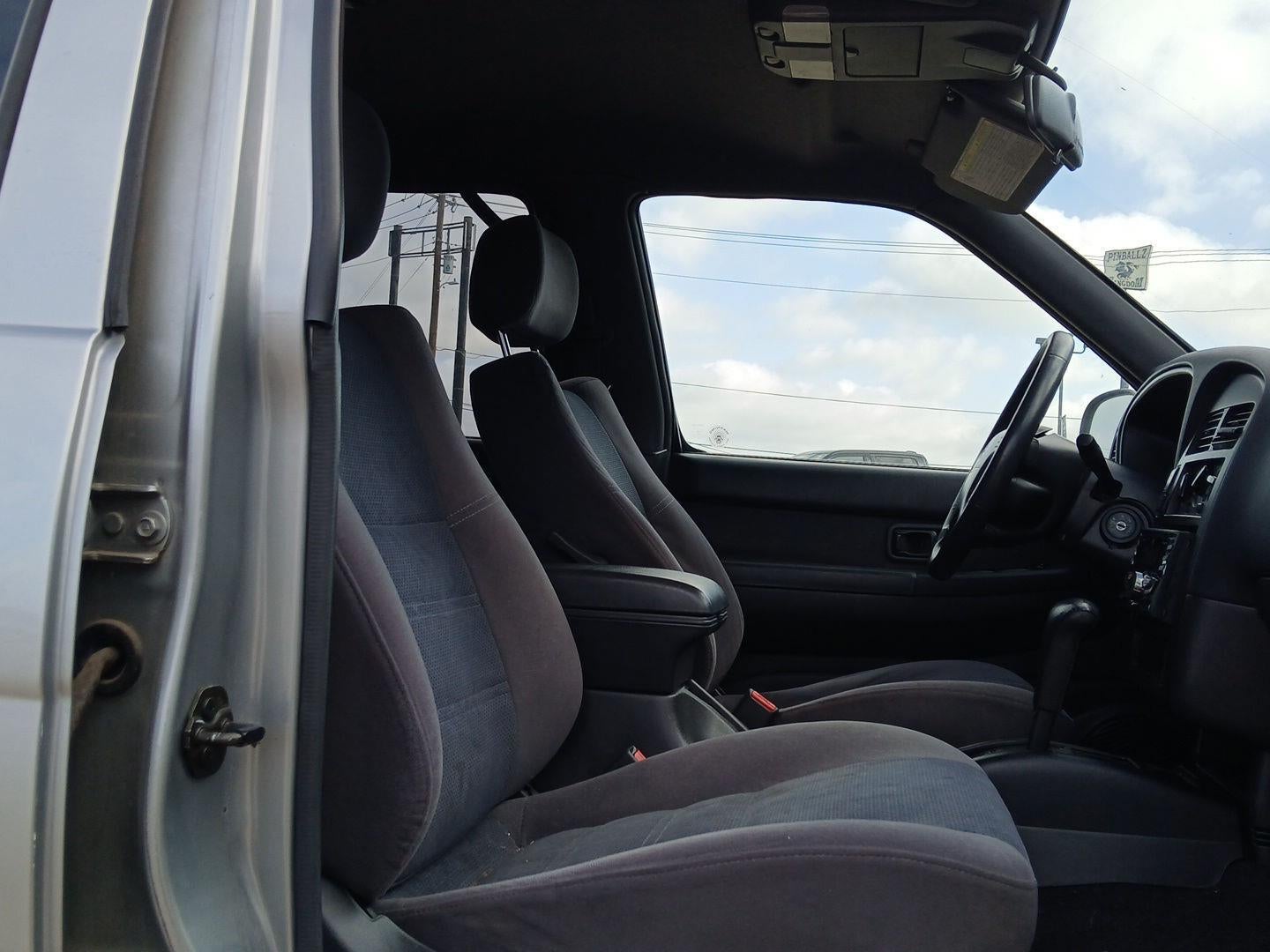 1999 Nissan PATHFINDER Base