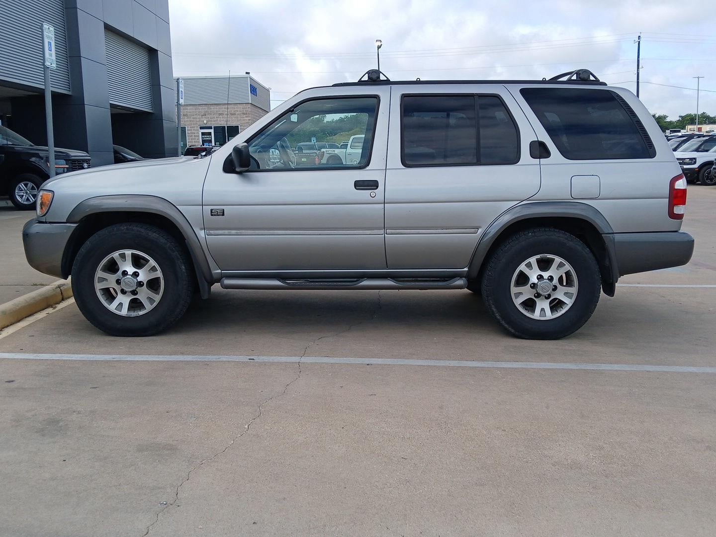 1999 Nissan PATHFINDER Base