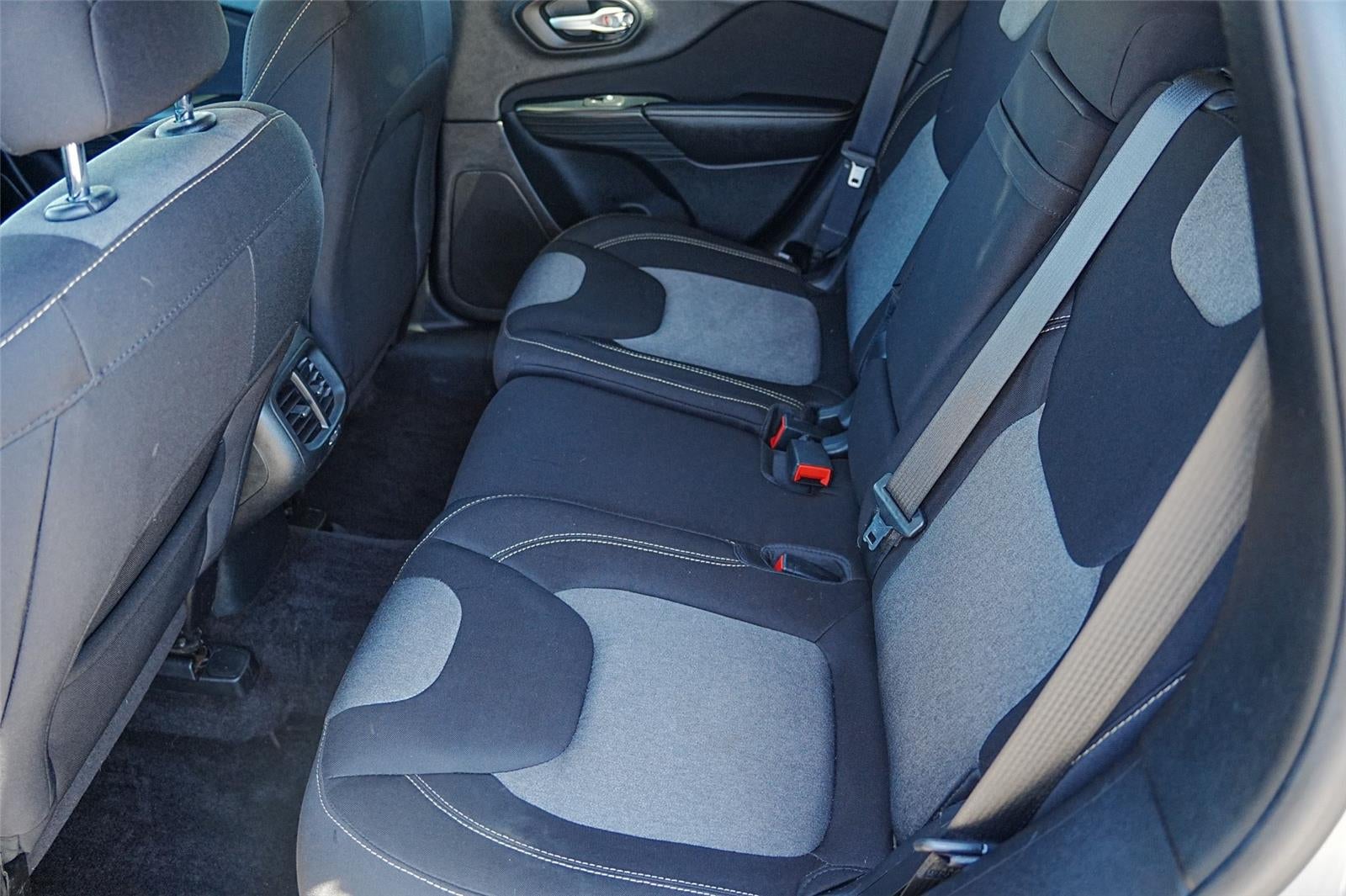 2016 Jeep Cherokee Sport