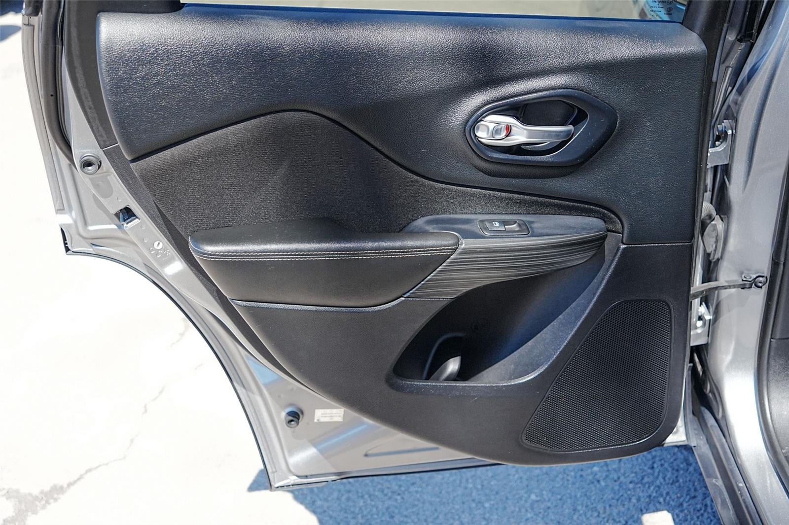 2016 Jeep Cherokee Sport