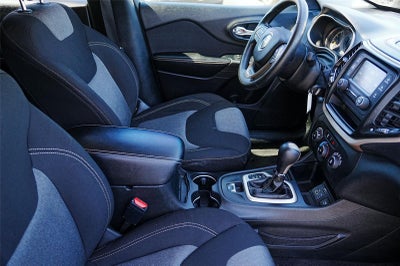 2016 Jeep Cherokee Sport