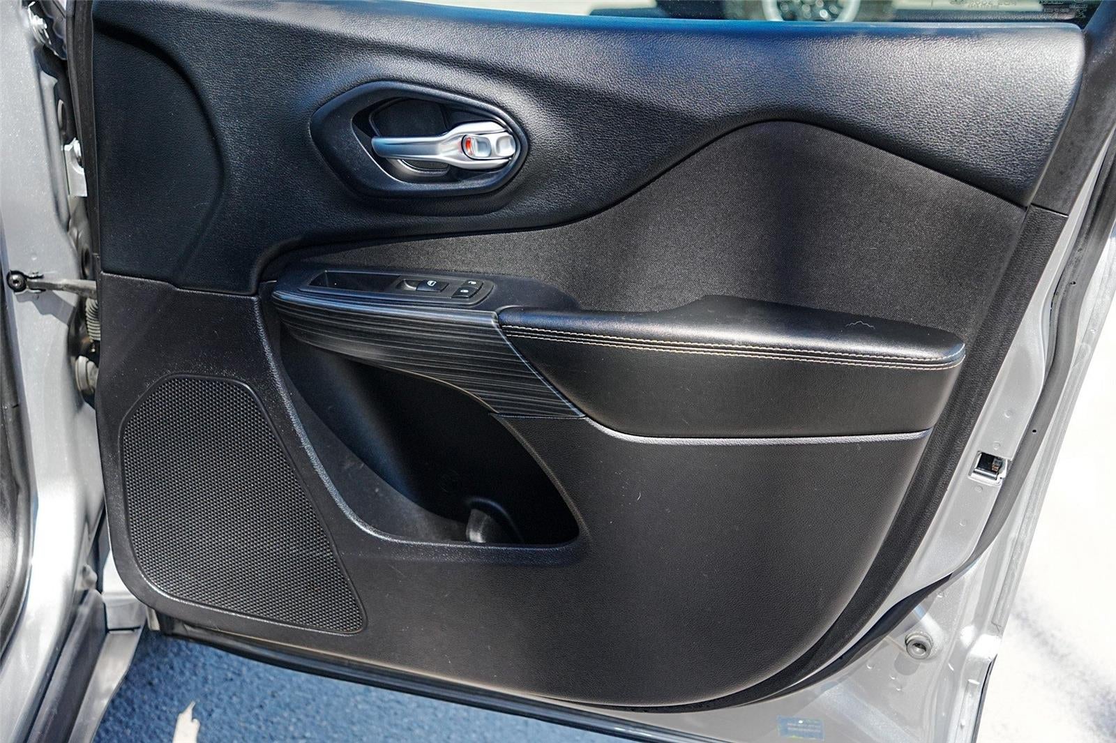 2016 Jeep Cherokee Sport