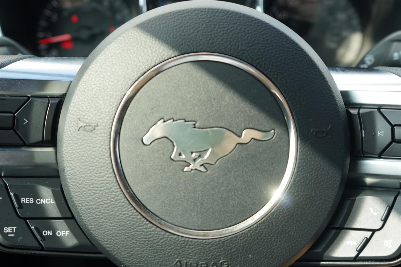 2017 Ford MUSTANG V6