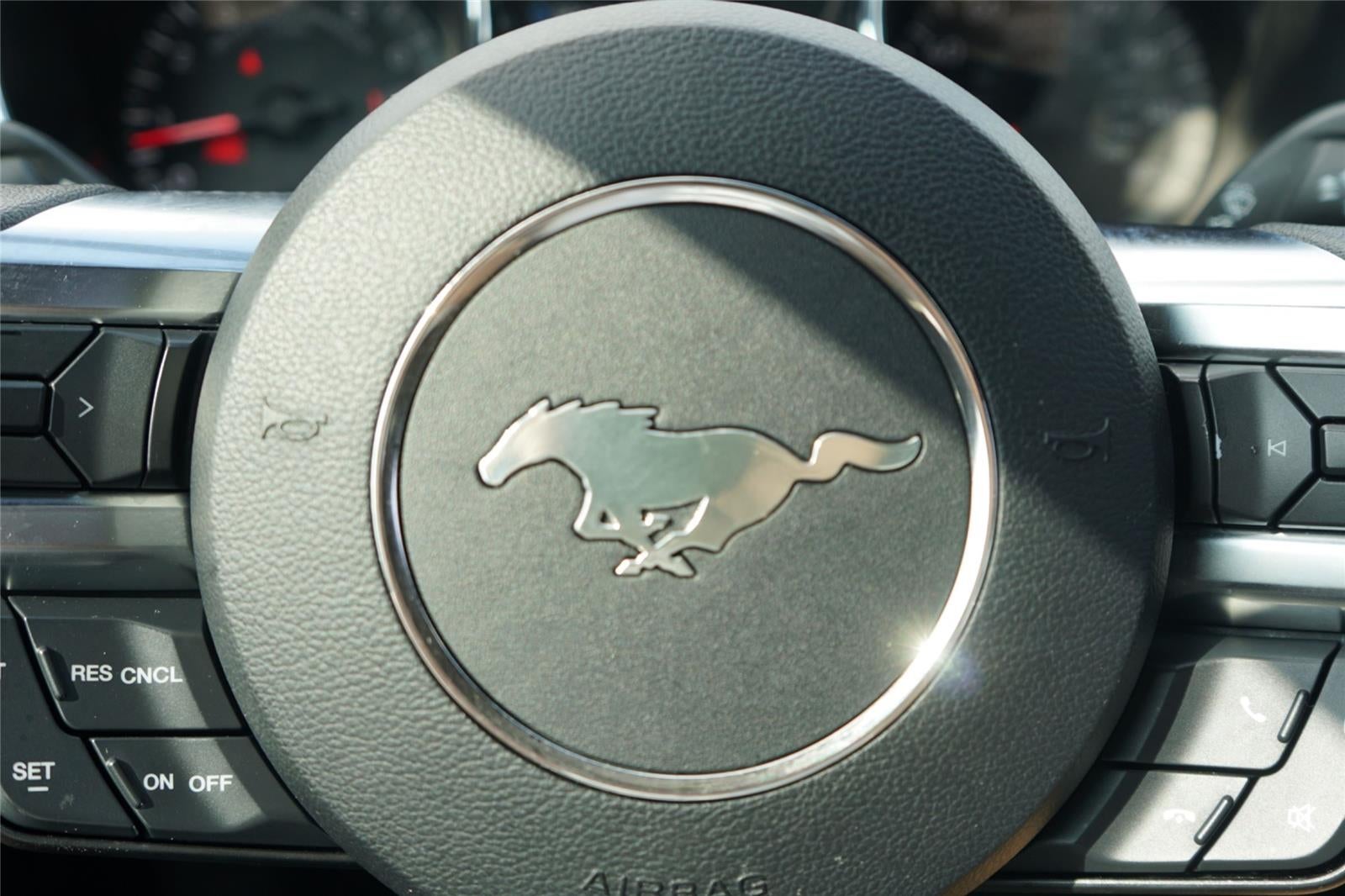 2017 Ford MUSTANG V6