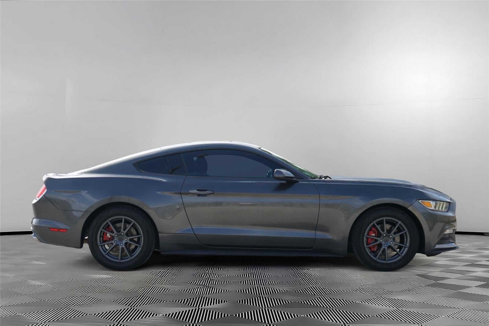 2017 Ford MUSTANG V6