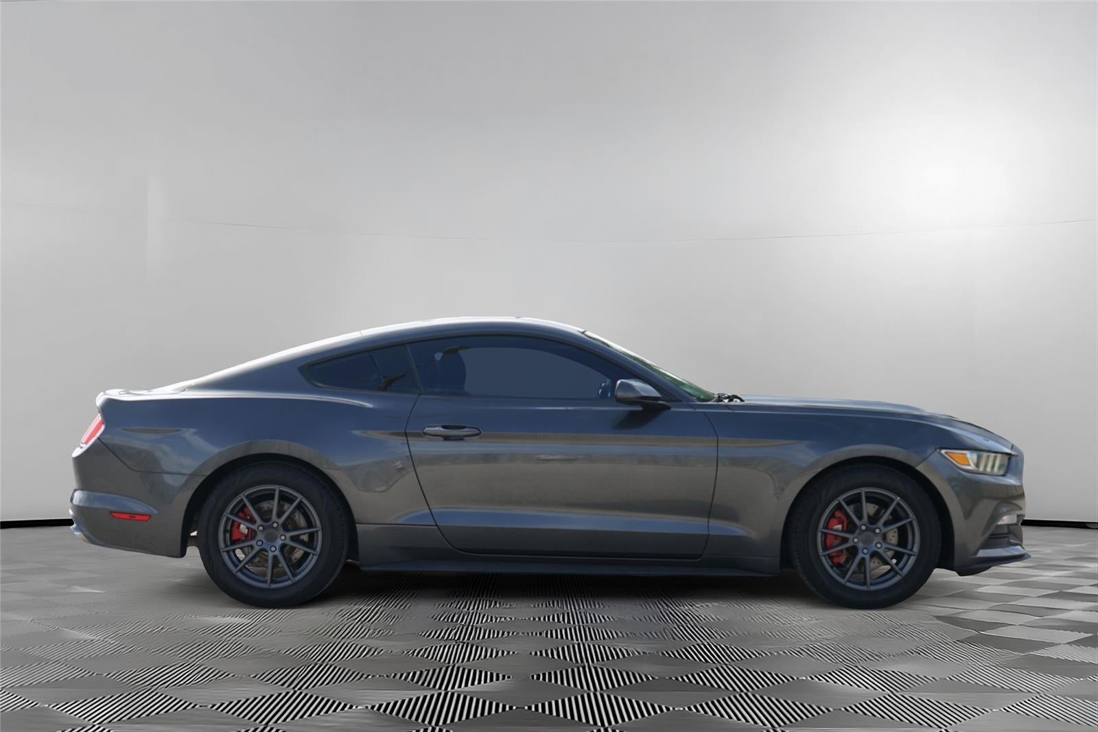 2017 Ford MUSTANG V6