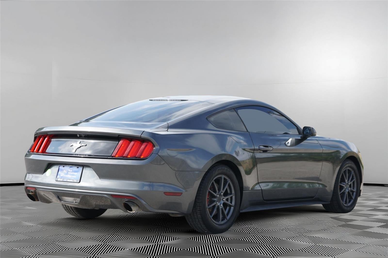 2017 Ford MUSTANG V6