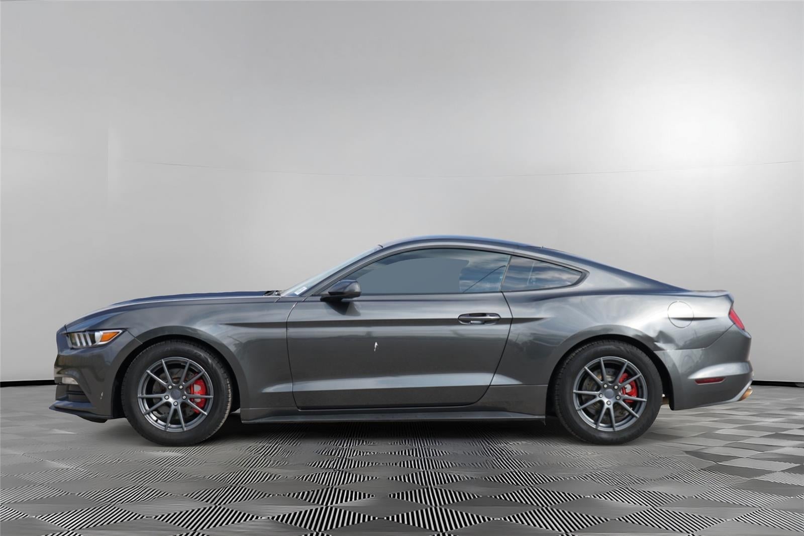 2017 Ford MUSTANG V6