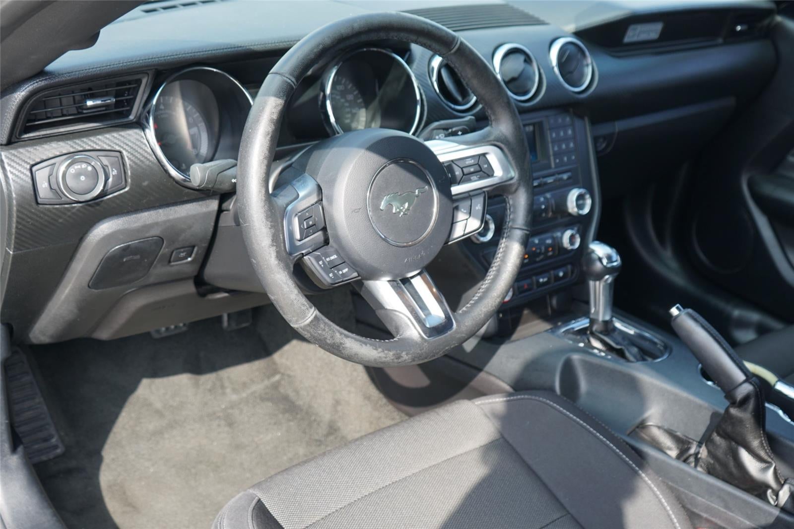 2017 Ford MUSTANG V6