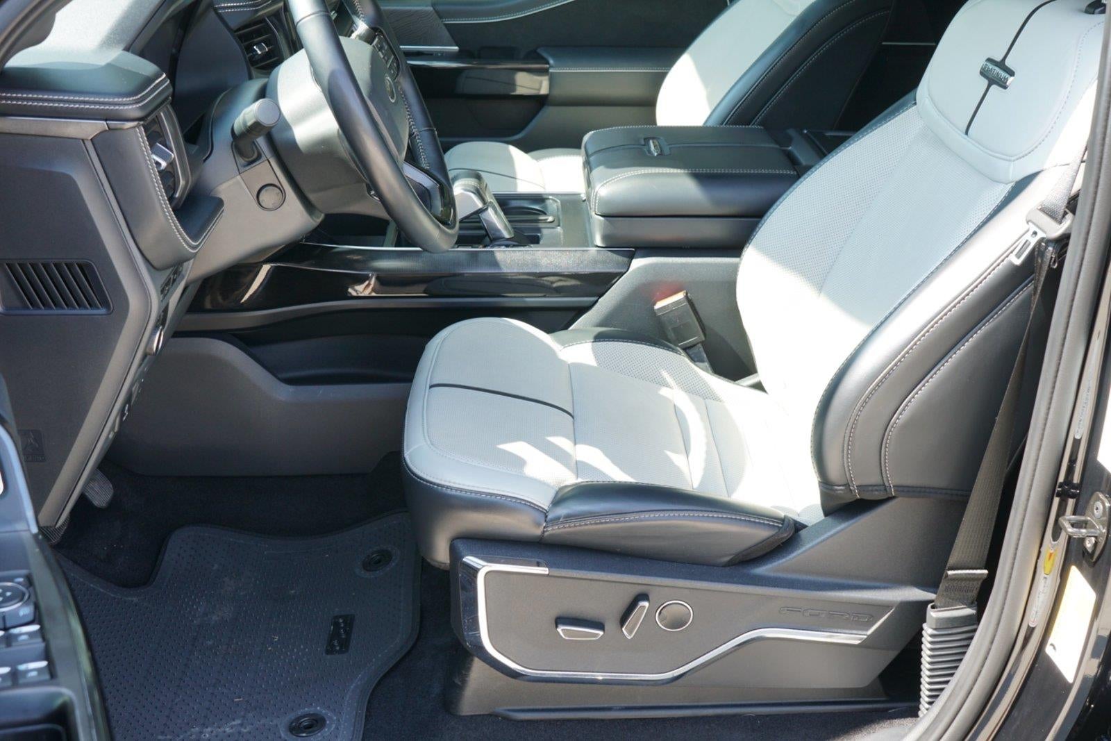 2023 Ford F-150 Lightning Platinum