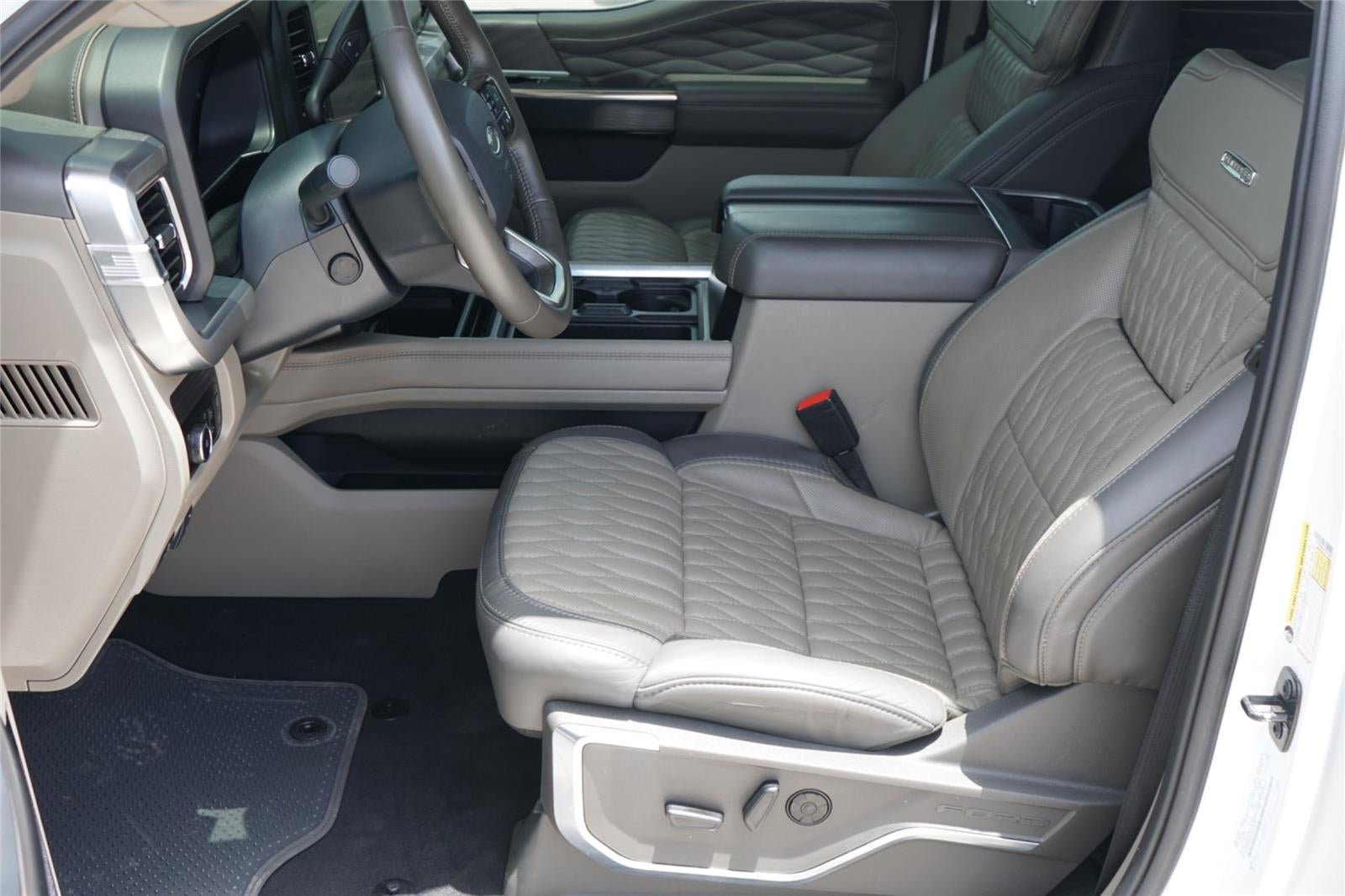 2025 Ford Super Duty F-450 Platinum