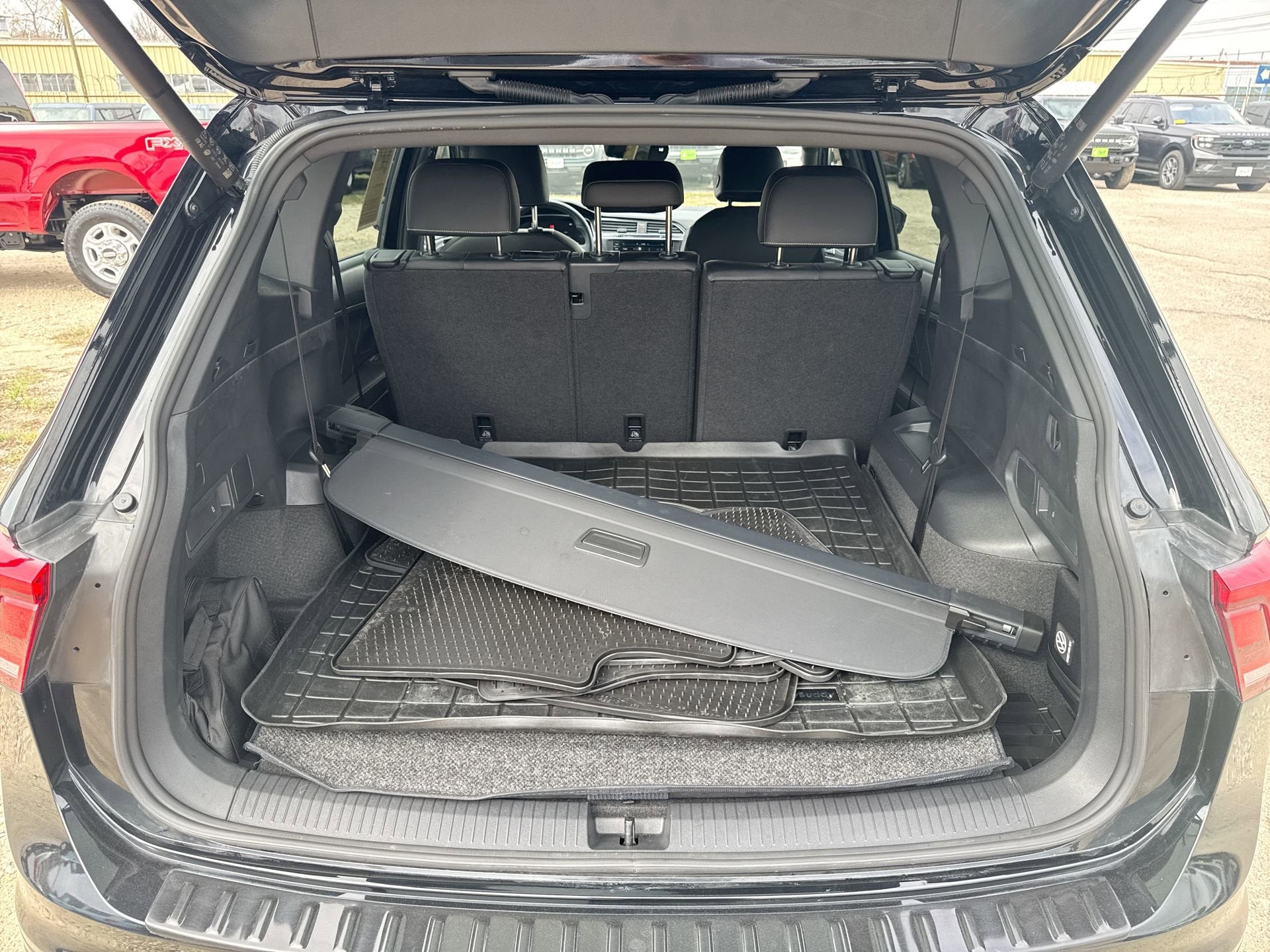 2024 Volkswagen Tiguan 2.0T SE R-Line Black