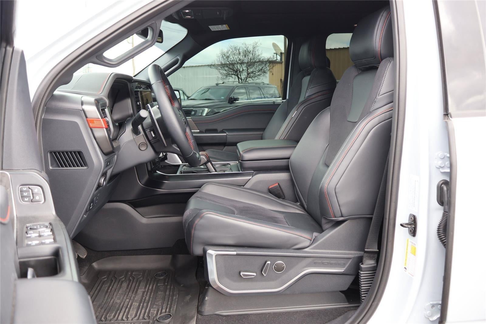 2025 Ford F-150 Raptor 37' Performance Package