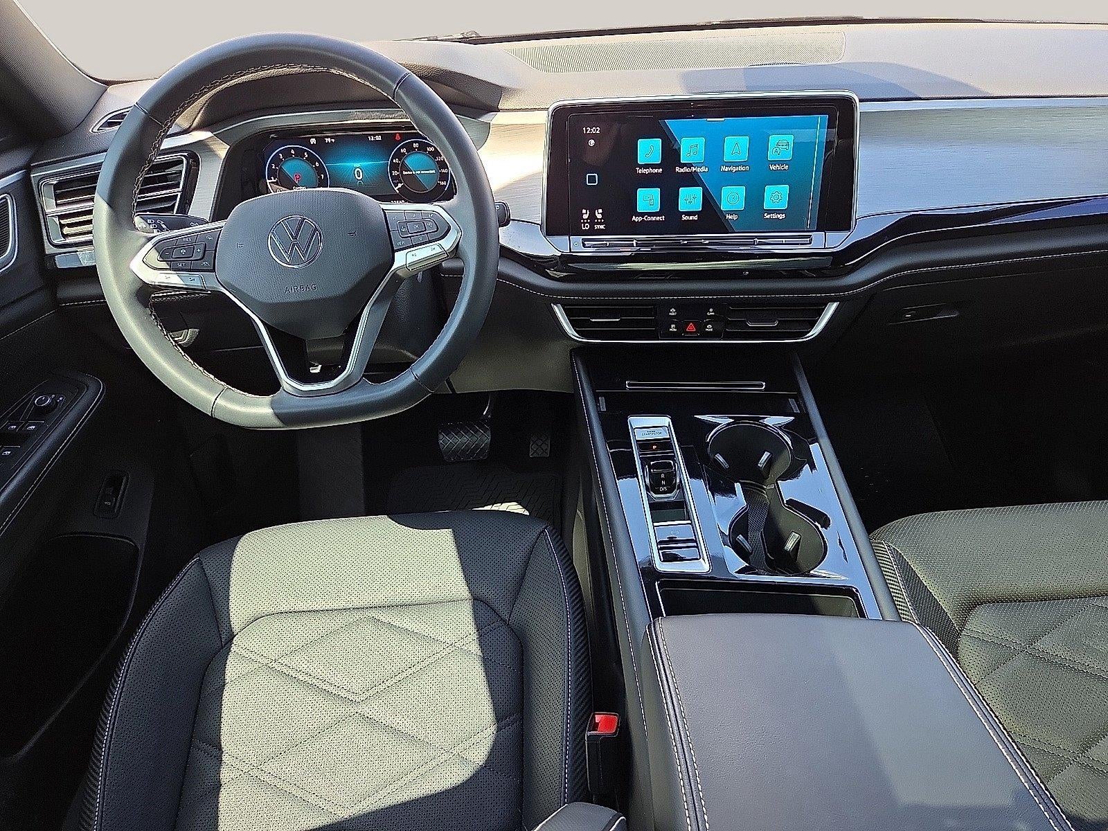 2024 Volkswagen Atlas Cross Sport 2.0T SE w/Technology